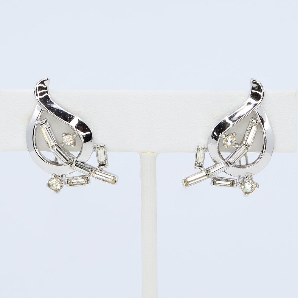 Vintage Crown Trifari‎ Openwork Leaf Crystal Rhinestones Clip-On Earrings 1950s